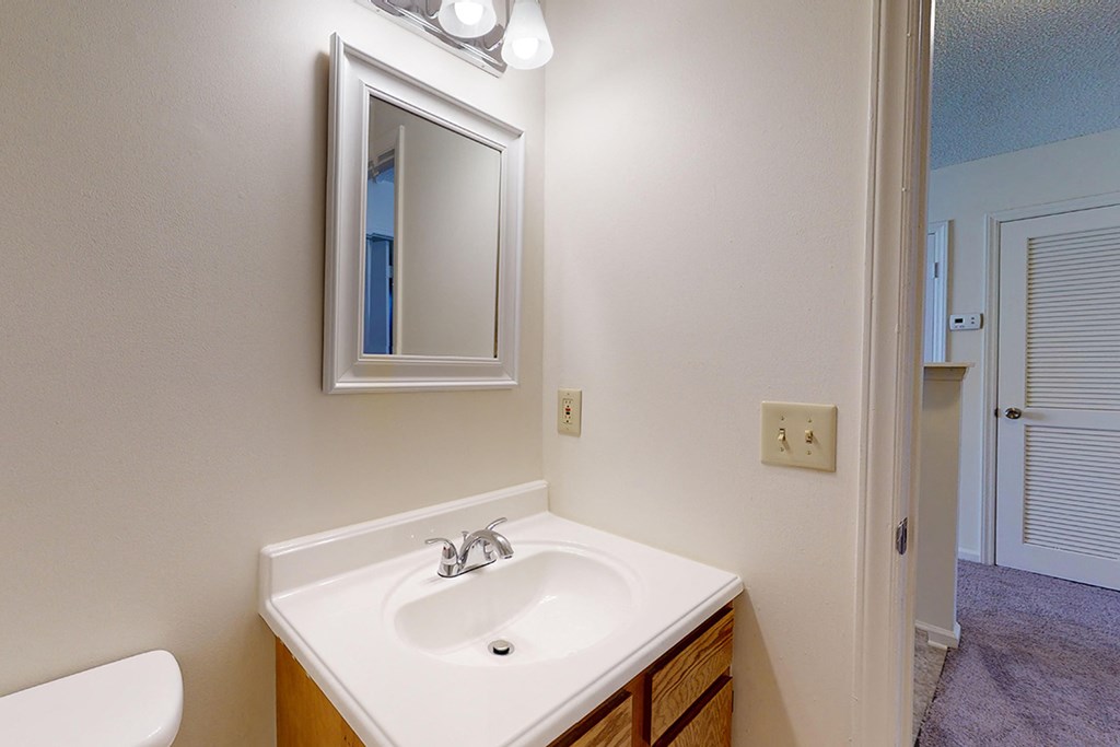 Wesley South and Brookfield 2BR bathroom
