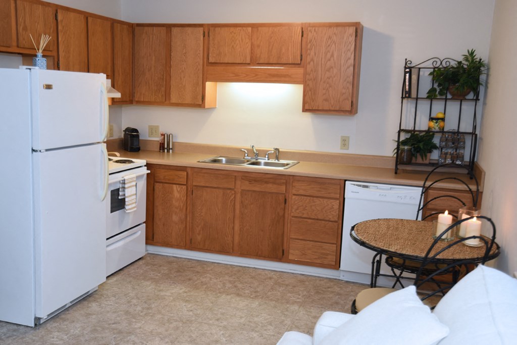 Wesley South and Brookfield 2BR kitchen