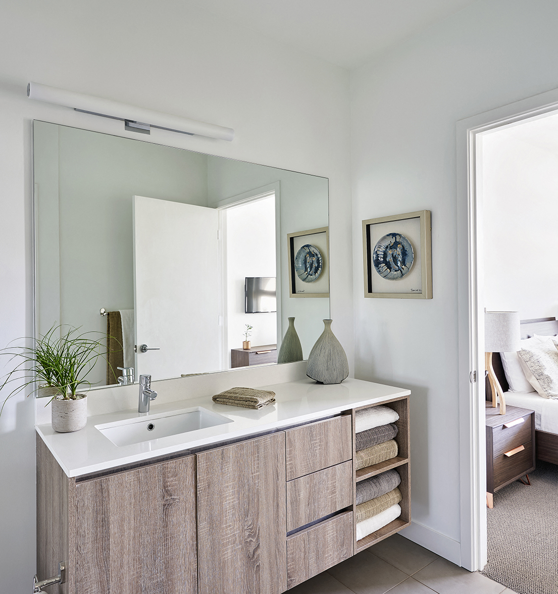 Beautiful Two Bedroom Two Bathroom Quartz Countertops