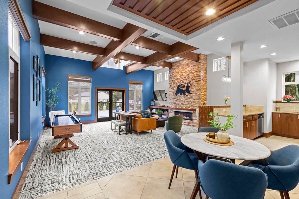 the preserve at ballantyne commons living room and dining area