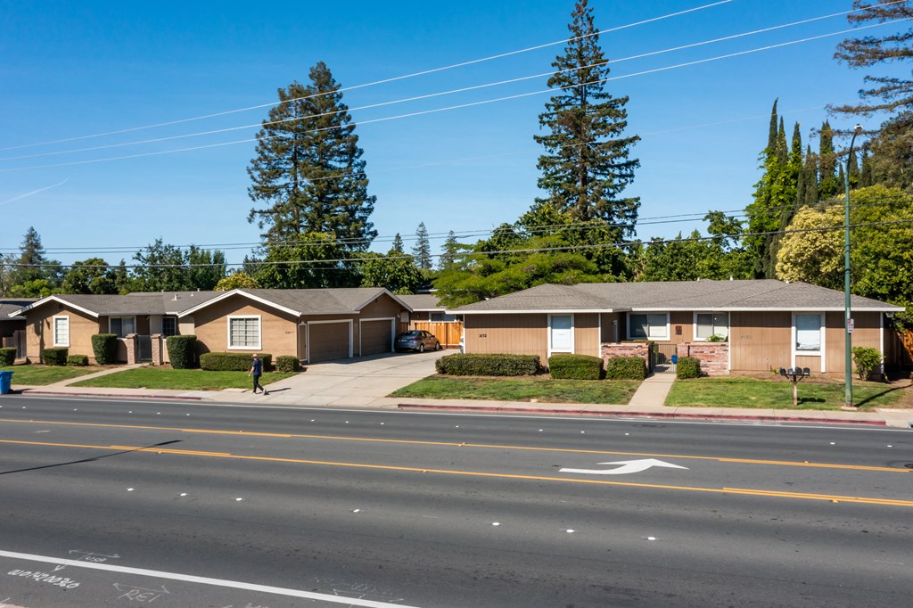 a row of houses on the side  of Oak Grove Road at Oak Grove Terrace California