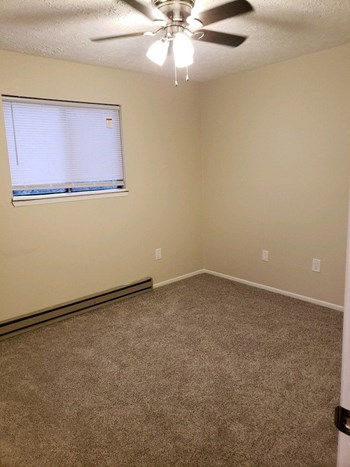 Edmonton Rd 2 Beds Condo, Townhouse, Duplex/Triplex for Rent - Photo Gallery 3
