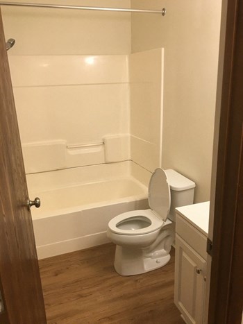 Annagladys Lane 2 Beds House for Rent - Photo Gallery 5