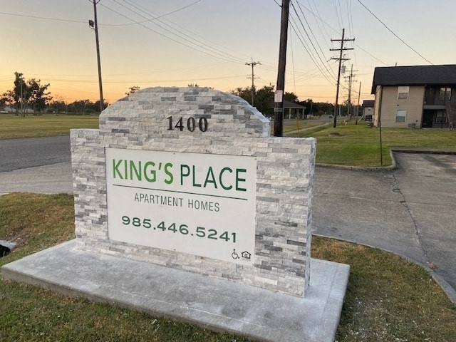 Property Signage at Kings Place Apartment Homes, Thibodaux