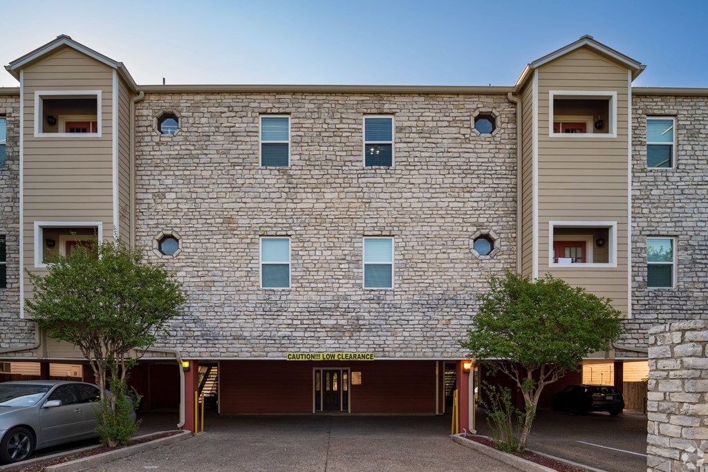 the building where the hotel is located