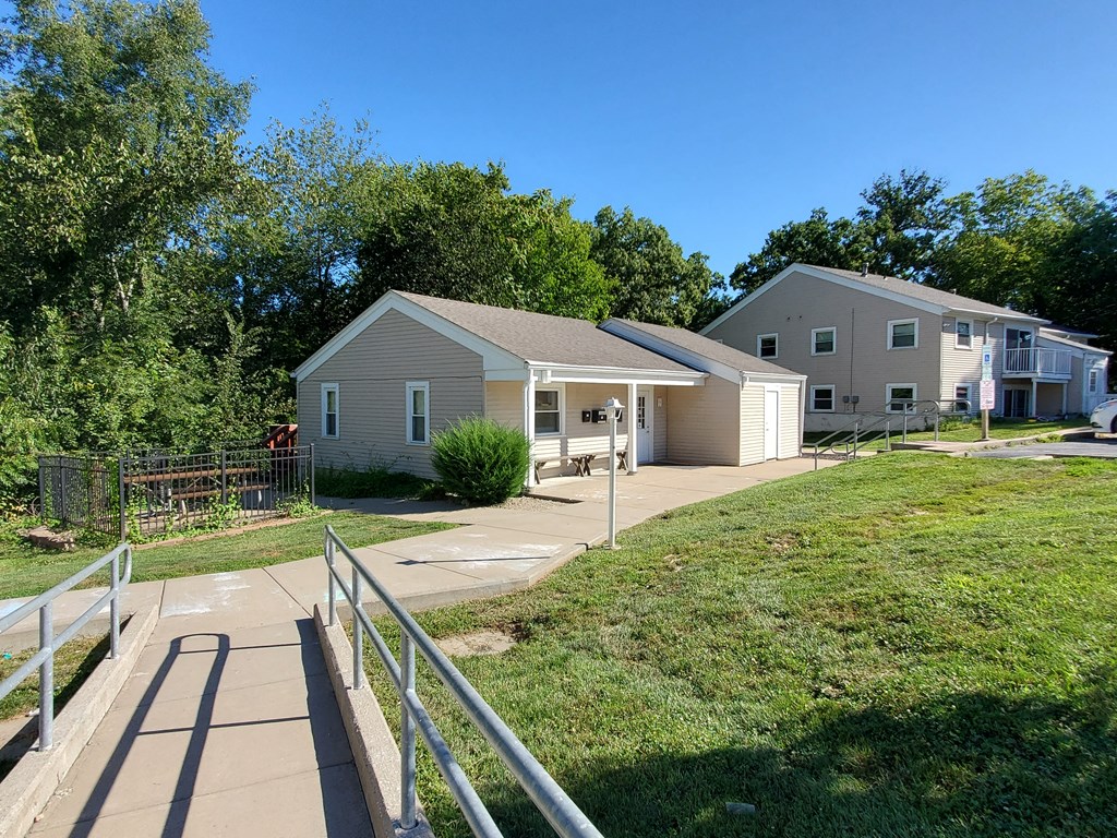 Lake Matherville Manor Exterior