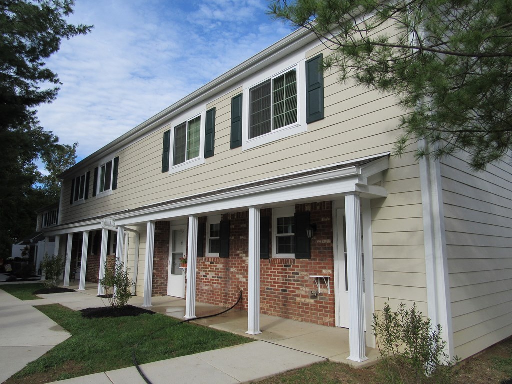 a view of the outside of a house