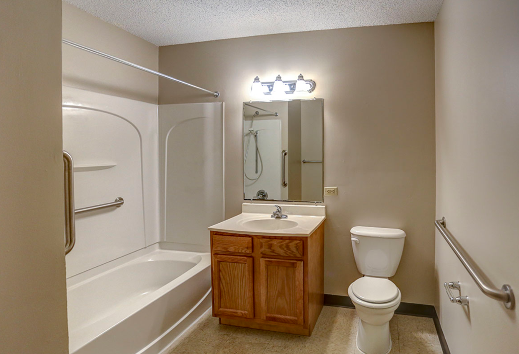 the preserve at ballantyne commons apartment bathroom with toilet sink and tub
