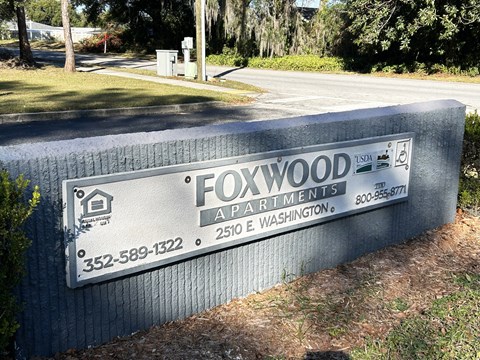 A sign for Foxwood Apartments in Washington.