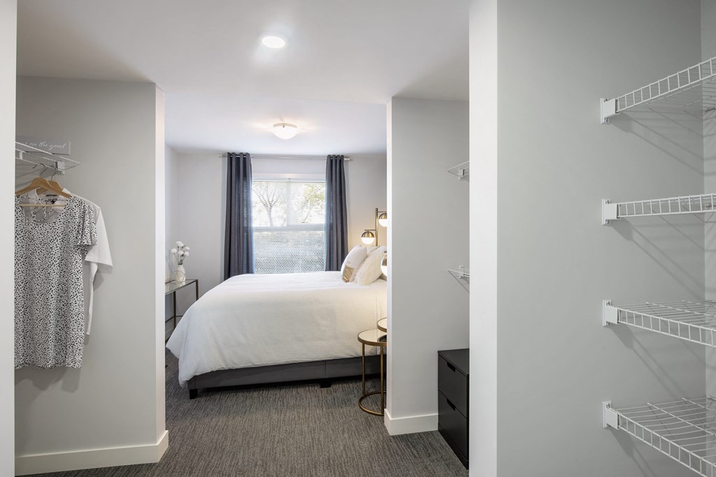 Walk In Closet The Onyx Winnipeg