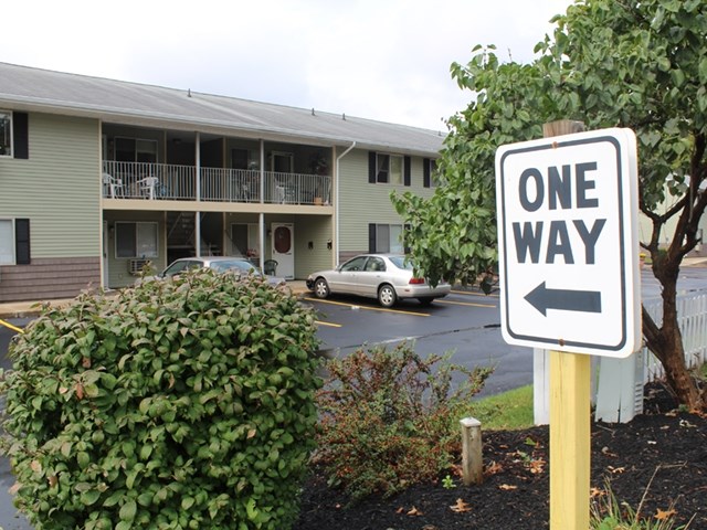 One way sign in front of Entrance