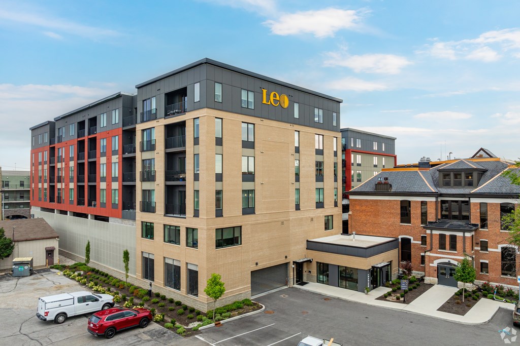 A large building with the word "Leo" on the side.