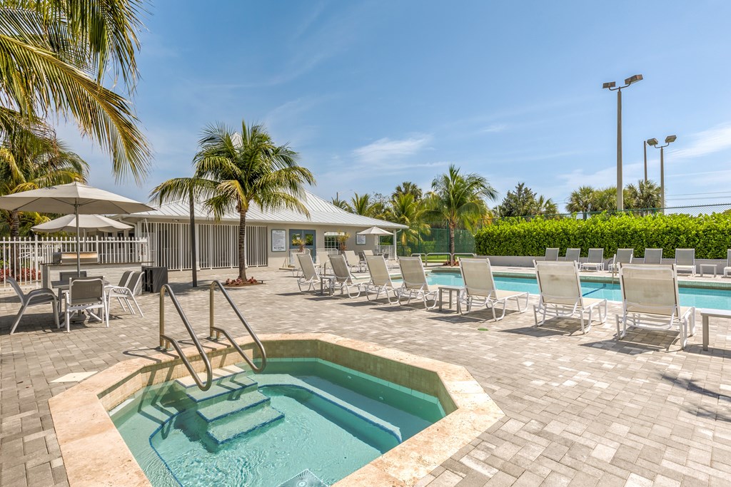 Flats on the green jacuzzi