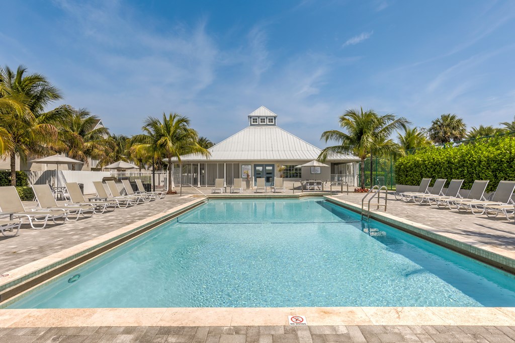 flats on the greens pool