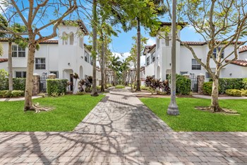 The Isles Apartment grounds The Isles Apartment pool common areas - Photo Gallery 2