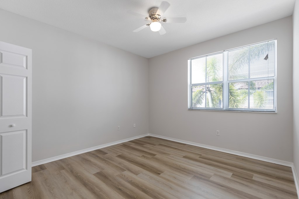 The Isles Apartment pool 2nd bathroom