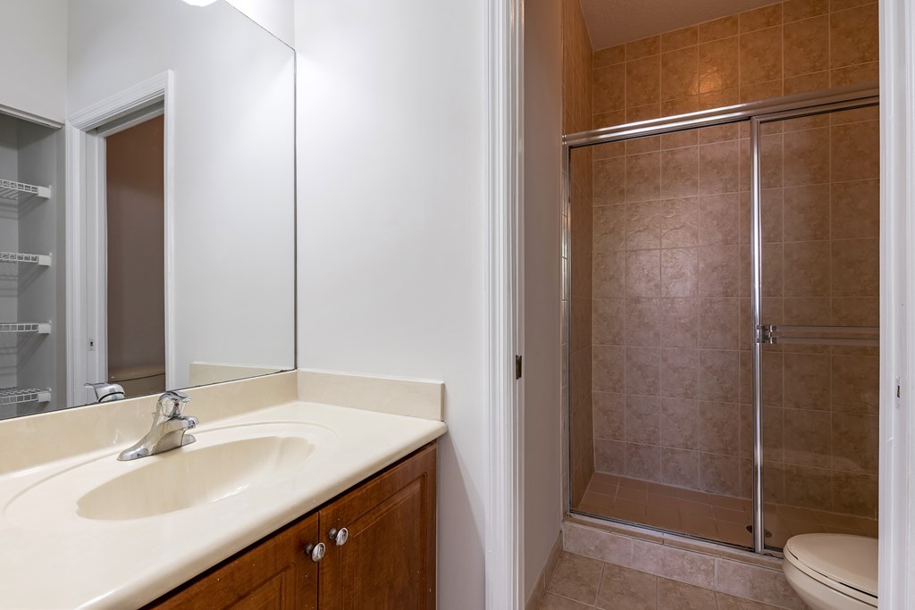 The Isles Apartment bathroom