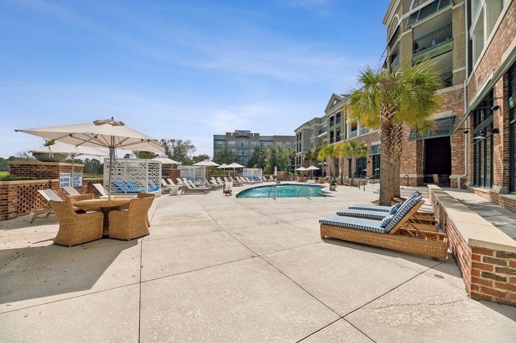 the preserve at ballantyne commons apartments patio and swimming pool