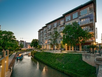 The Riverwalk at Jones & Rio - Photo Gallery 42