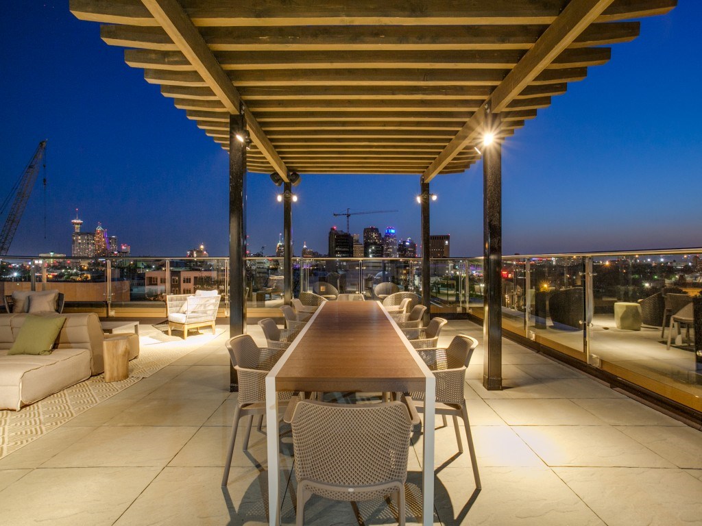 Entertaining table at Jones & Rio