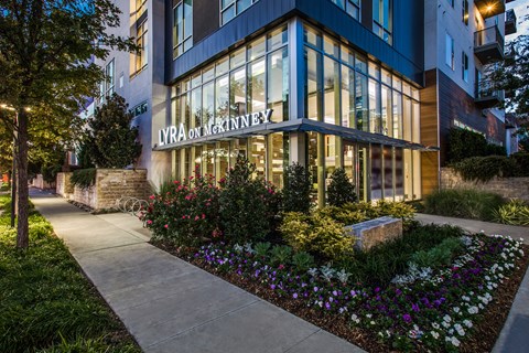 A building with the name Lyra on the front.