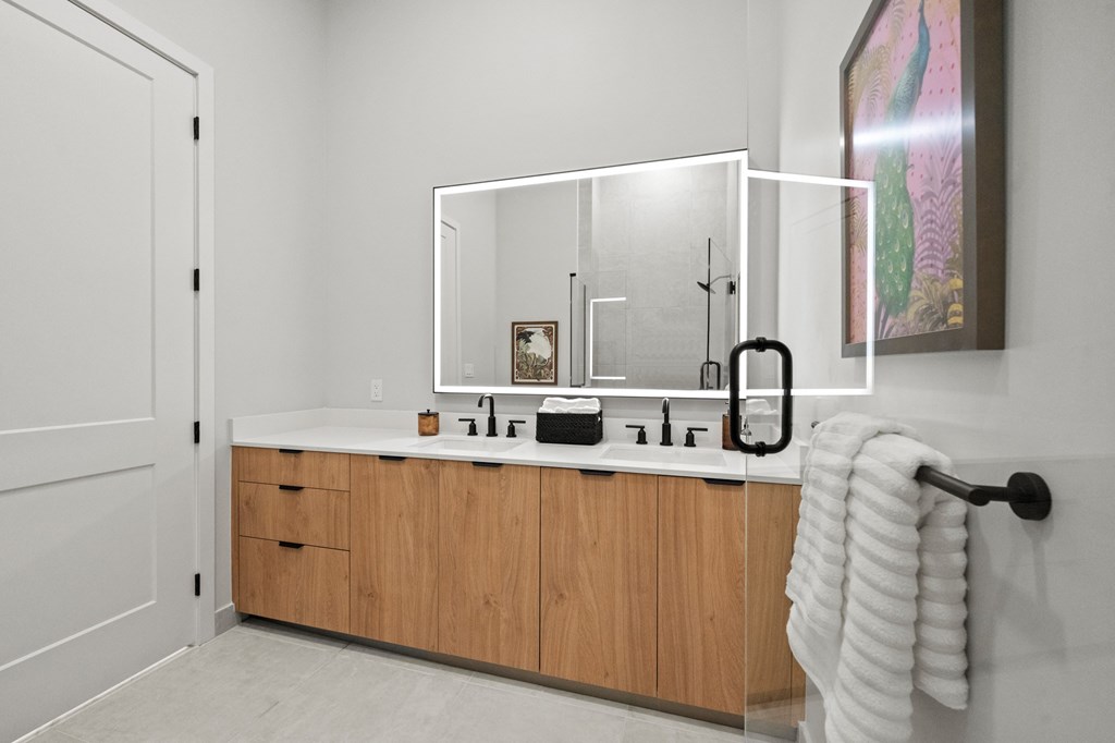 A bathroom with a white towel hanging on the door.