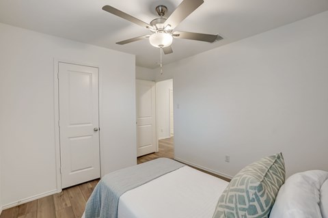 Cozy Well-lit bedroom with a ceiling fan