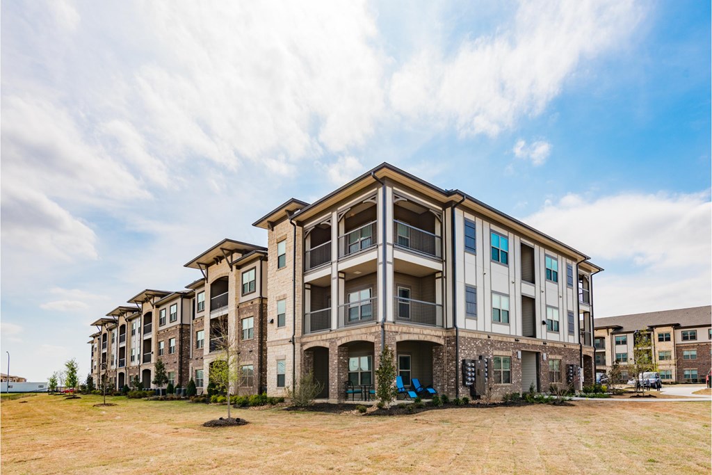 the preserve at ballantyne commons apartments building exterior