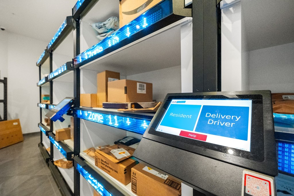 Spacious Hello Package delivery room