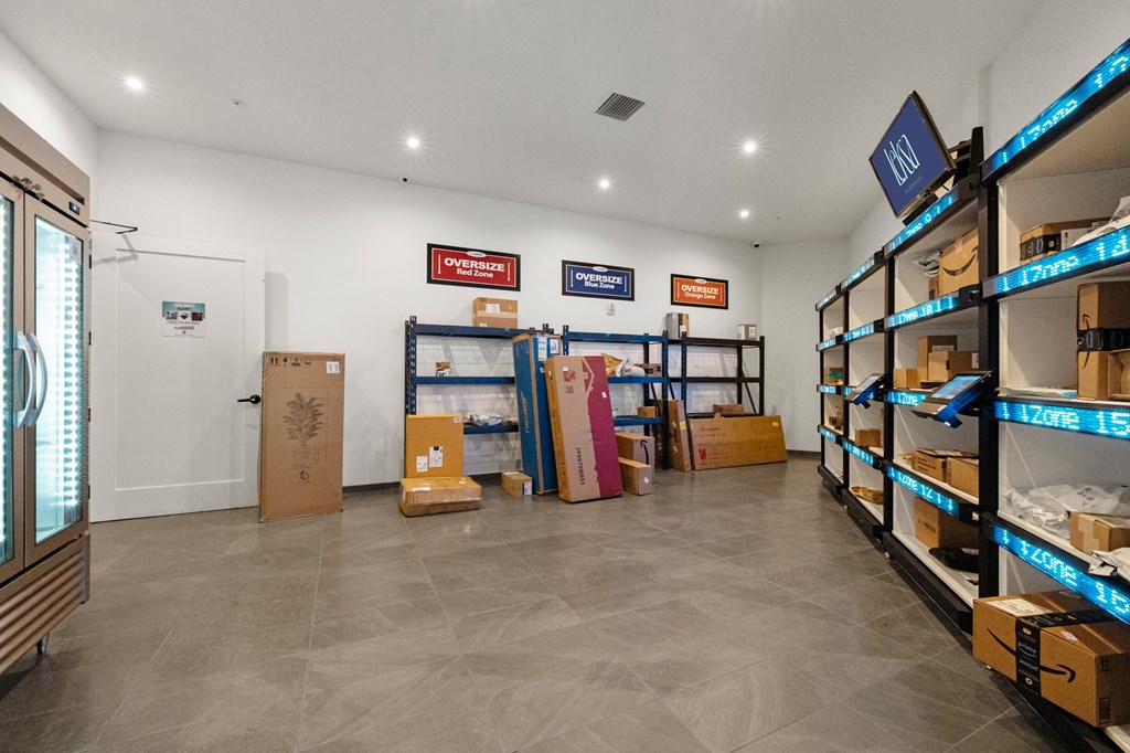 Spacious Hello Package delivery room