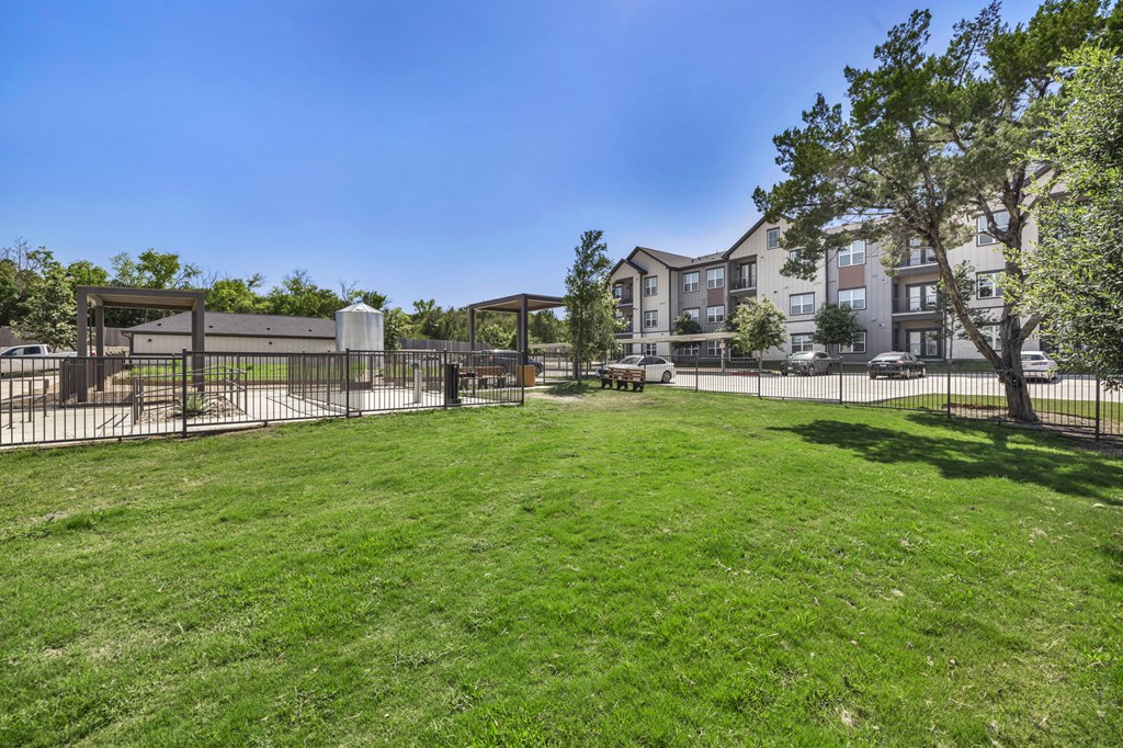 the preserve at ballantyne commons dog park apartments
