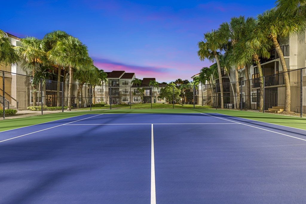 a tennis court at the enclave at woodbridge apartments in sugar land, tx