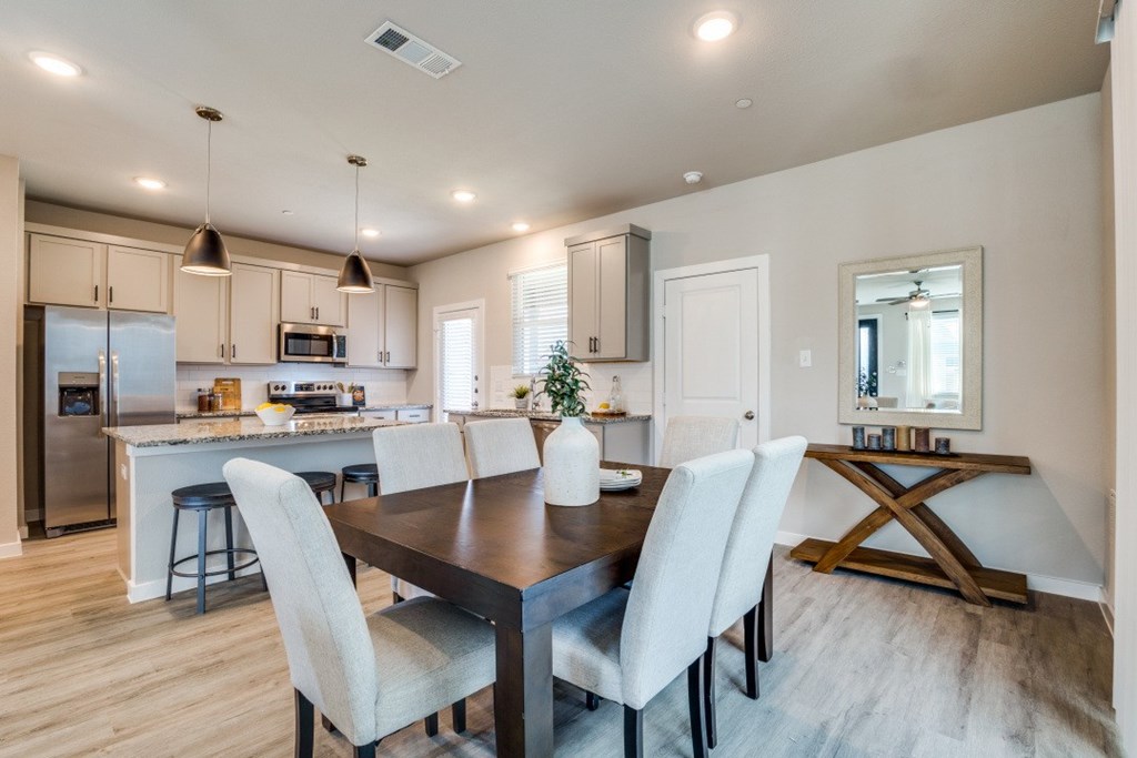 Canvas at Denton dining area and kitchen open floor plan style home, build to rent, homes for rent in Denton, professionally managed rental home community, private yards, low maintenance, pet-friendly.
