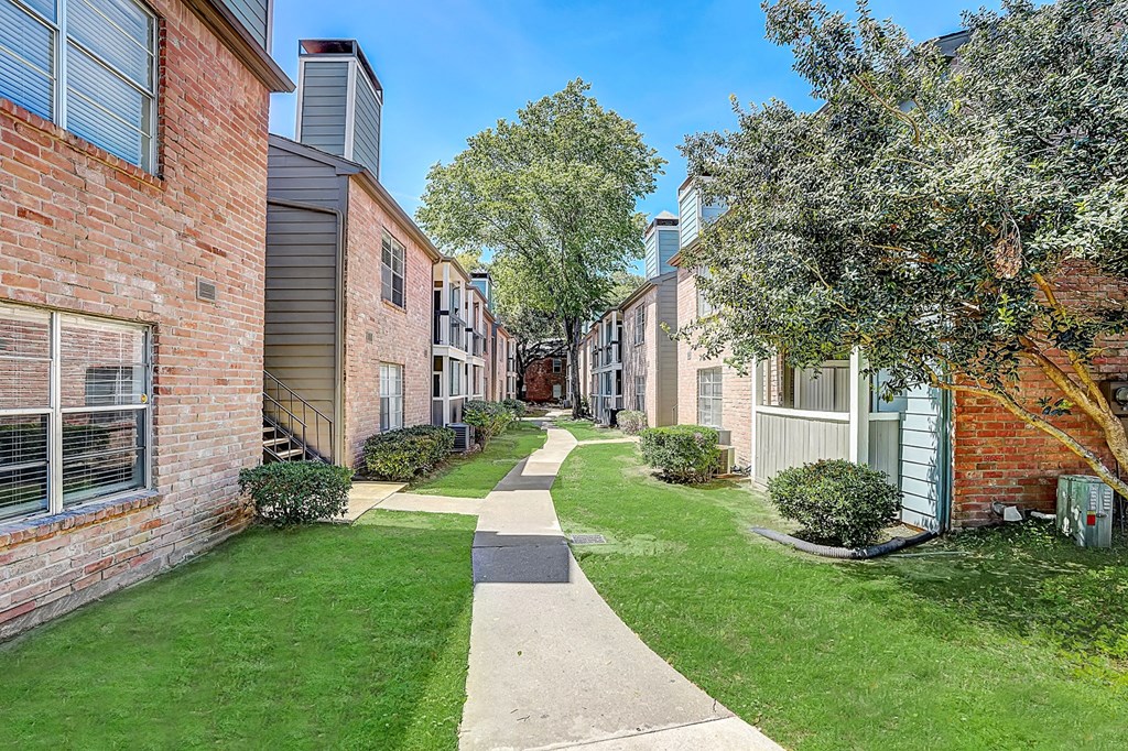 the preserve at citycenter apartments walking path and grass
