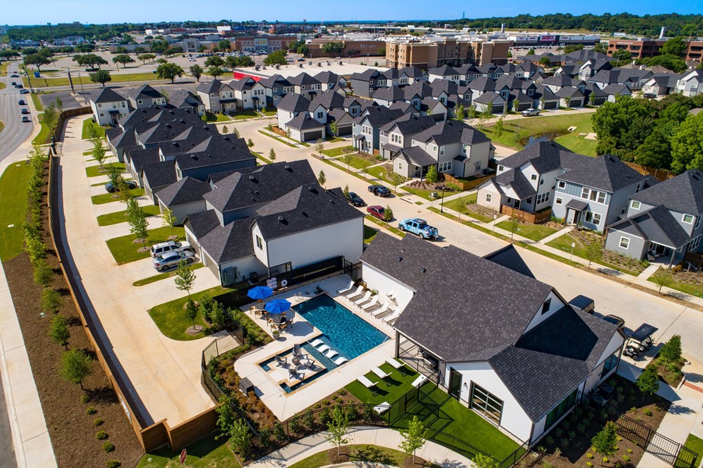 Canvas at Denton Leased Home Community with amenties