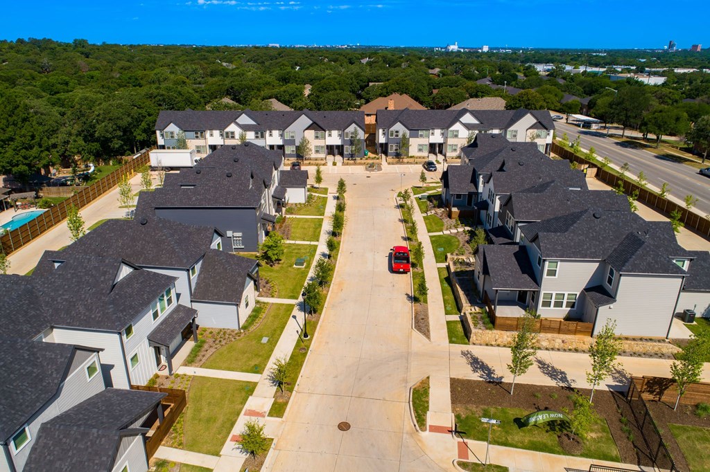 Townhomes and Houses for rent in North Texas