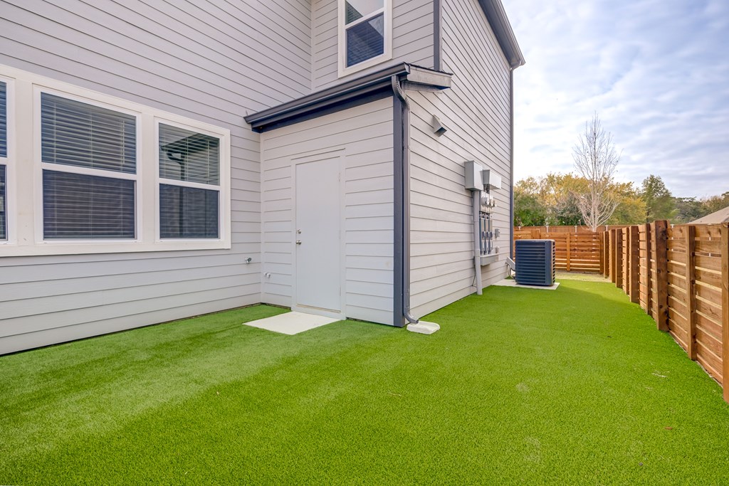 Rental homes with yards in Denton Texas