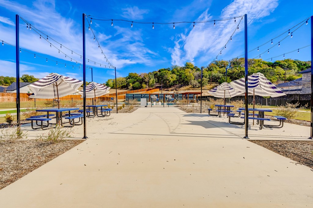 Outdoor courtyard with picnic seating