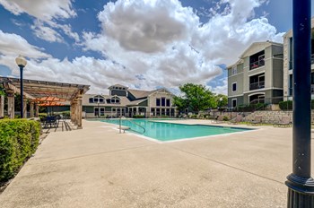 Large pool area - Photo Gallery 8