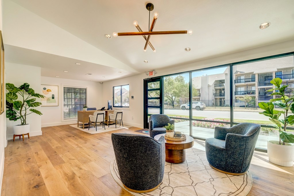 Leasing Office & Lounge