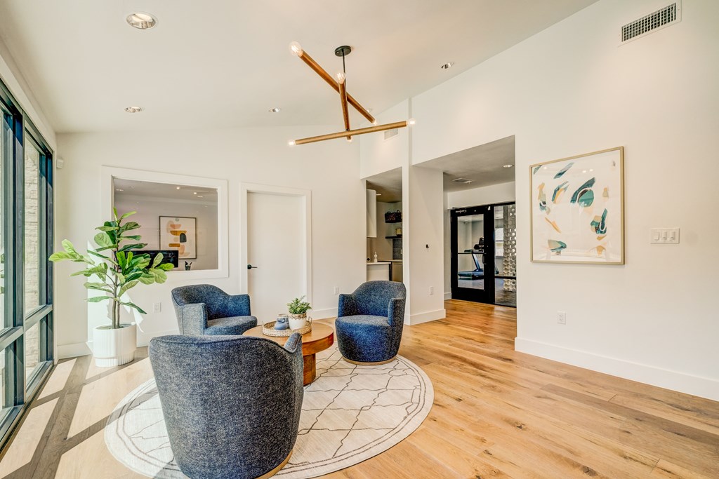 Leasing Office & Lounge