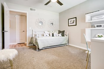 The Oaks at Hampton - Photo Gallery 6