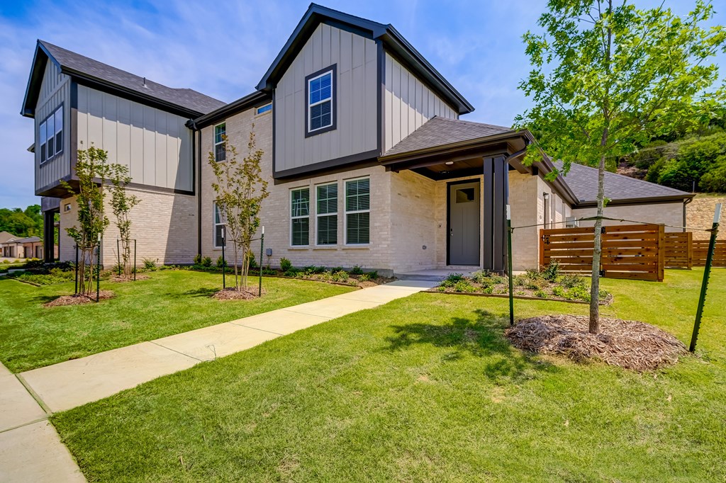 New construction home for lease in Willow Park Texas with attached garage