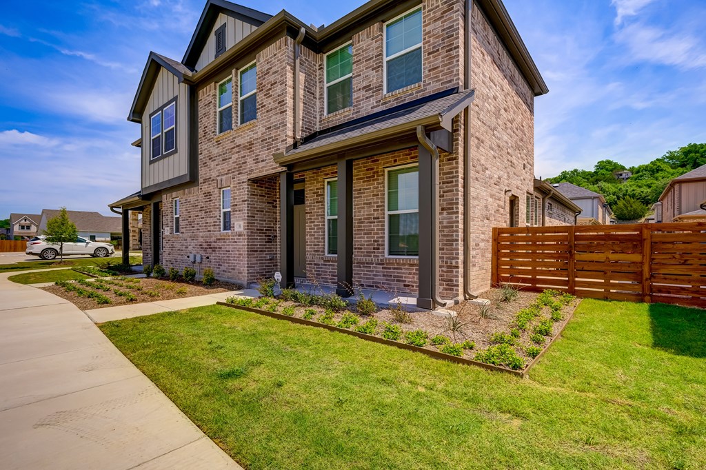 Home for lease in willow park with large back yard