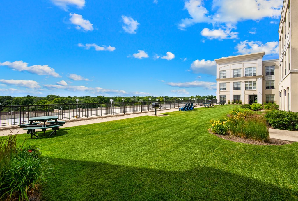 the preserve at ballantyne commons apartment community yard with picnic table at The Bayshore Place Apartments in Glendale, WI