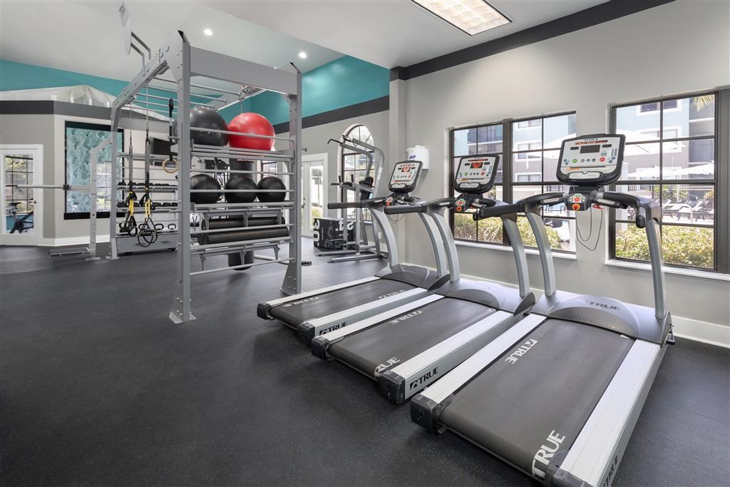 Alvista Hollywood 24-hr gym