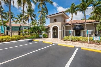 Alvista Hollywood Apartments, 812 S Park Rd, Hollywood, FL - RentCafe