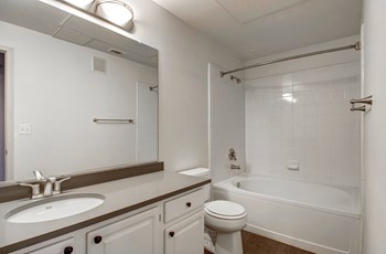 8000 W Crestline Ave 1-3 Beds Apartment for Rent - Photo Gallery 5