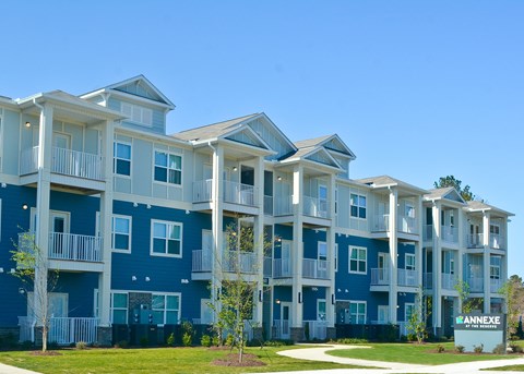 Apartment complex with blue and white buildings and a sign that says "ANNEXE".
