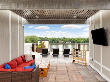 Outdoor Rooftop Lounge - Photo Gallery 3